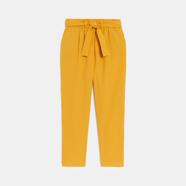 بنطال بقصّة تشينو سادة، باللون الأصفر للفتيات